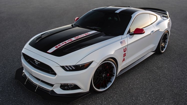 Wit met zwart is hij, deze bijzondere Mustang, de kleuren van de Apollo ruimteschepen uit de jaren 60 en 70. Ford wil met dit exemplaar de Apollo-missies eren.