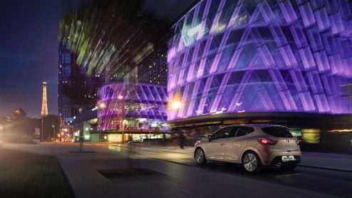Renault introduceert het Initiale Paris label met exclusief uitgevoerde modellen en extra services zoals Haal en Breng service, een speciaal callcenter en een abonnement op onderhoud.