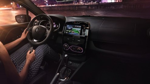 Renault introduceert het Initiale Paris label met exclusief uitgevoerde modellen en extra services zoals Haal en Breng service, een speciaal callcenter en een abonnement op onderhoud.