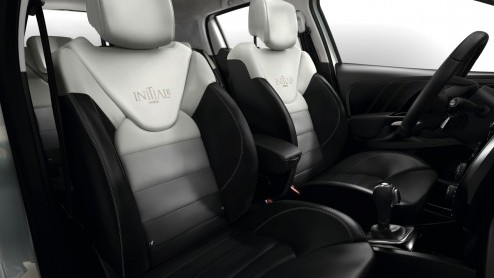Renault introduceert het Initiale Paris label met exclusief uitgevoerde modellen en extra services zoals Haal en Breng service, een speciaal callcenter en een abonnement op onderhoud.