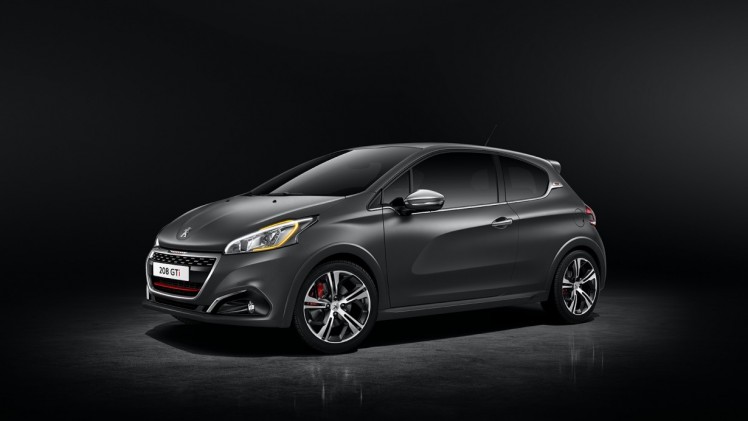 De vernieuwde Peugeot 208 kan nu met textuurlak besteld worden. Deze lak is een primeur in de auto-industrie en komt beter tot zijn recht dan gewone matte lak.