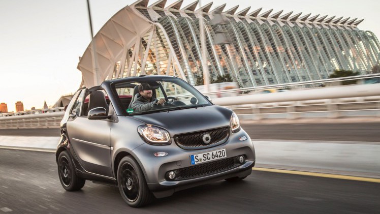 Autotest nieuwe smart fortwo cabrio; AutoVandaag ging op speurtocht in de nieuwe fortwo cabrio met 90 pk turbomotor en twinamic automaat, waarmee je iedereen te slim af bent, behalve Valencianen.