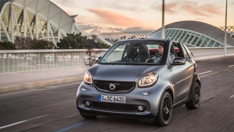 Autotest nieuwe smart fortwo cabrio; AutoVandaag ging op speurtocht in de nieuwe fortwo cabrio met 90 pk turbomotor en twinamic automaat, waarmee je iedereen te slim af bent, behalve Valencianen.