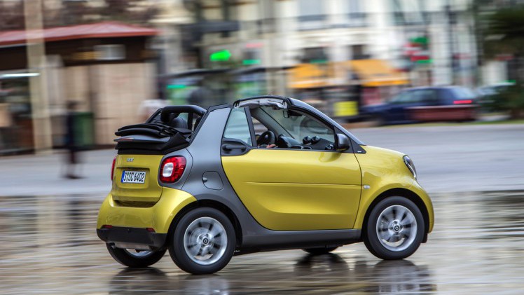 Autotest nieuwe smart fortwo cabrio; AutoVandaag ging op speurtocht in de nieuwe fortwo cabrio met 90 pk turbomotor en twinamic automaat, waarmee je iedereen te slim af bent, behalve Valencianen.