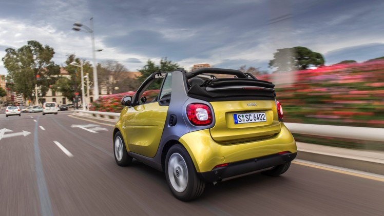Autotest nieuwe smart fortwo cabrio; AutoVandaag ging op speurtocht in de nieuwe fortwo cabrio met 90 pk turbomotor en twinamic automaat, waarmee je iedereen te slim af bent, behalve Valencianen.