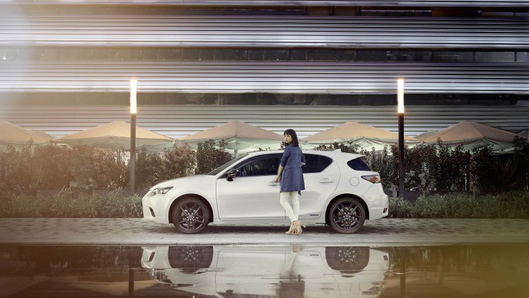 Lexus introduceert naast de F Sport Line ook Sport Editions van de CT 200h en IS 300h.