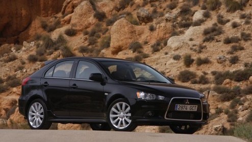 Mitsubishi grijpt de Autosalon van Parijs 2008 in Parijs aan om drie wereldprimeurs en twee Europese primeurs te presenteren. Zo wordt de Lancer-familie uitgebreid met de Sportback en de Ralliart. Ook
