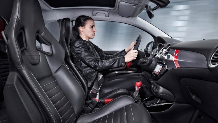Opel heeft de Adam Rocks S 1.4 Turbo met 150 pk als primeur op de AutoRAI 2015.