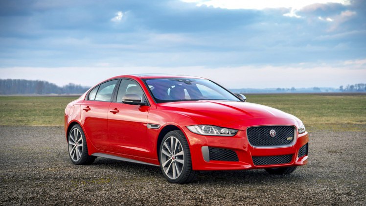 Jaguar heeft een 300 Sport uitvoering samengesteld voor de XE en XF.
