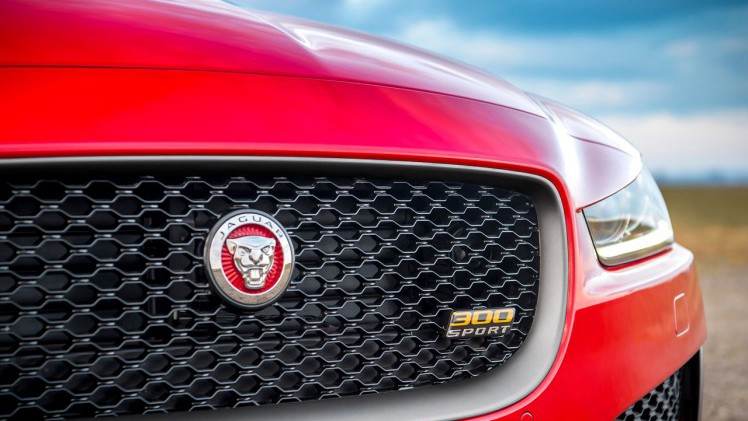 Jaguar heeft een 300 Sport uitvoering samengesteld voor de XE en XF.