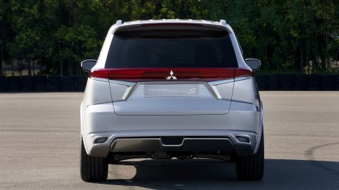 Mitsubishi doet nog altijd goede zaken met de plug-in hybride Outlander PHEV, die sinds 2012 uitermate populair is onder de zakelijke rijders. Nieuw is de Concept S in een sportievere jas.