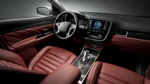 Mitsubishi doet nog altijd goede zaken met de plug-in hybride Outlander PHEV, die sinds 2012 uitermate populair is onder de zakelijke rijders. Nieuw is de Concept S in een sportievere jas.