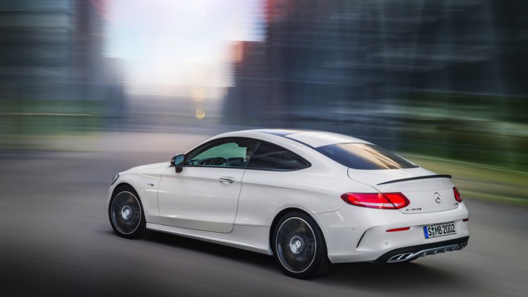 Audi S4 Avant en Mercedes-AMG C43 4Matic Coup zijn sportieve concurrenten met 3.0 liter turbomotor. De nieuwe 43-modellen vervangen bij Mercedes de 450 AMG Sport modellen.