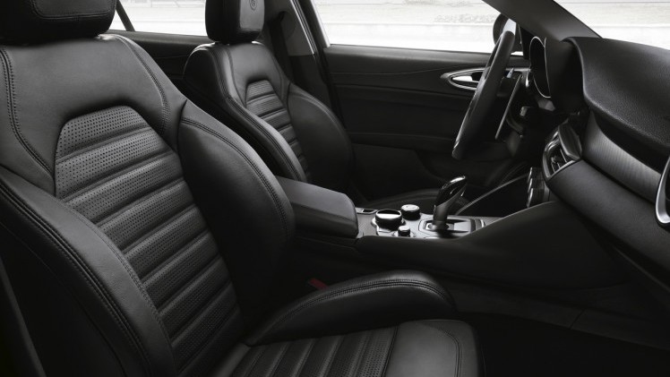 Alfa Romeo Giulia nu ook als Veloce te bestellen. Voor prijzen vanaf 52.050 euro biedt de Giulia Veloce een sportieve snit met meer vermogen tot 280 pk.
