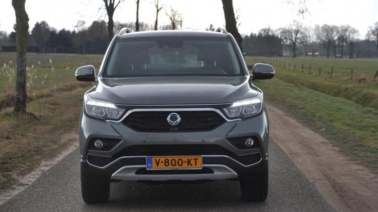 SsangYong brengt met de nieuwe Rexton een prima grote SUV, maar prijst zichzelf uit de markt vanwege de hoge BPM. OP grijs kenteken maakt het model wel kans.