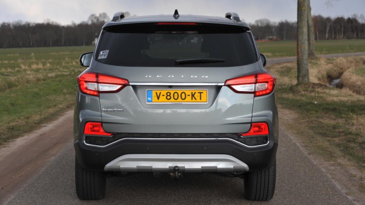 SsangYong brengt met de nieuwe Rexton een prima grote SUV, maar prijst zichzelf uit de markt vanwege de hoge BPM. OP grijs kenteken maakt het model wel kans.
