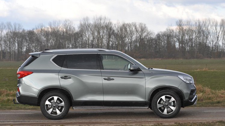 SsangYong brengt met de nieuwe Rexton een prima grote SUV, maar prijst zichzelf uit de markt vanwege de hoge BPM. OP grijs kenteken maakt het model wel kans.