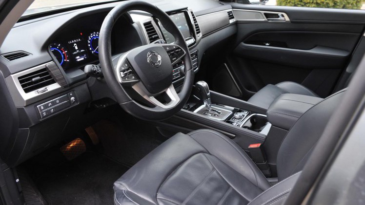 SsangYong brengt met de nieuwe Rexton een prima grote SUV, maar prijst zichzelf uit de markt vanwege de hoge BPM. OP grijs kenteken maakt het model wel kans.
