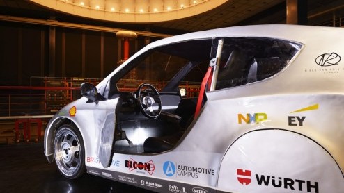 In navolging van de Hogeschool Arnhem en Nijmegen heeft nu ook de Technische Universiteit Eindhoven zijn voertuig gepresenteerd voor deelname aan de Shell Eco-marathon.