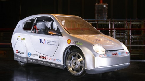 In navolging van de Hogeschool Arnhem en Nijmegen heeft nu ook de Technische Universiteit Eindhoven zijn voertuig gepresenteerd voor deelname aan de Shell Eco-marathon.