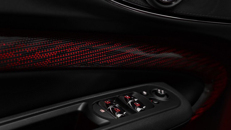 Mini introduceert de Clubman John Cooper Works en voorziet het sportieve topmodel standaard van All4 vierwielaandrijving. Zonder meerprijs levert Mini een achttrapsautomaat.