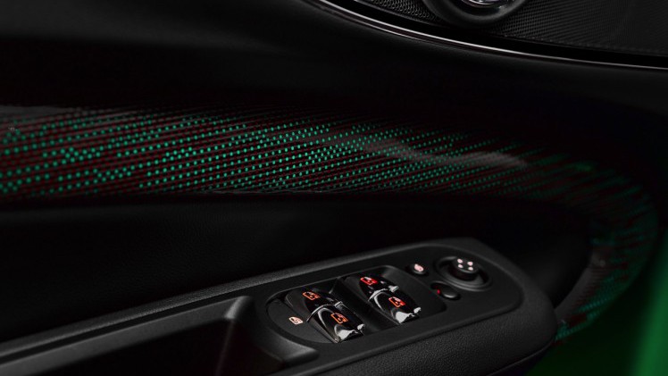Mini introduceert de Clubman John Cooper Works en voorziet het sportieve topmodel standaard van All4 vierwielaandrijving. Zonder meerprijs levert Mini een achttrapsautomaat.