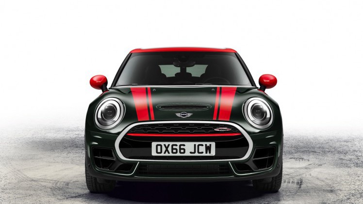 Mini introduceert de Clubman John Cooper Works en voorziet het sportieve topmodel standaard van All4 vierwielaandrijving. Zonder meerprijs levert Mini een achttrapsautomaat.