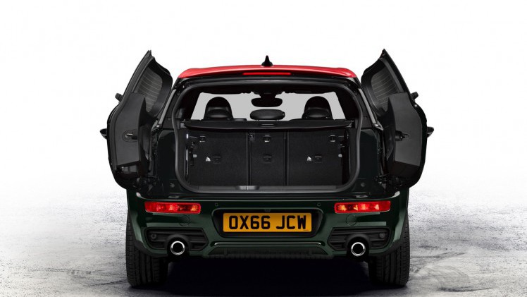 Mini introduceert de Clubman John Cooper Works en voorziet het sportieve topmodel standaard van All4 vierwielaandrijving. Zonder meerprijs levert Mini een achttrapsautomaat.
