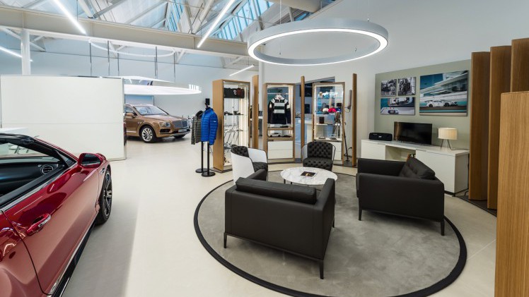 Het Koopmanshuis in Leusden vormt het vernieuwde epicentrum van drie prestigemerken: Bentley, Bugatti en Lamborghini. De drie merken vinden daar hun nieuwste showroom en belevingswereld voor klanten.
