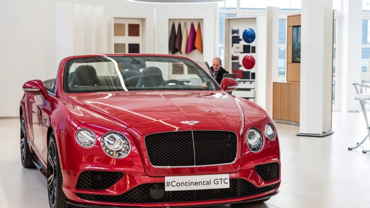 Het Koopmanshuis in Leusden vormt het vernieuwde epicentrum van drie prestigemerken: Bentley, Bugatti en Lamborghini. De drie merken vinden daar hun nieuwste showroom en belevingswereld voor klanten.