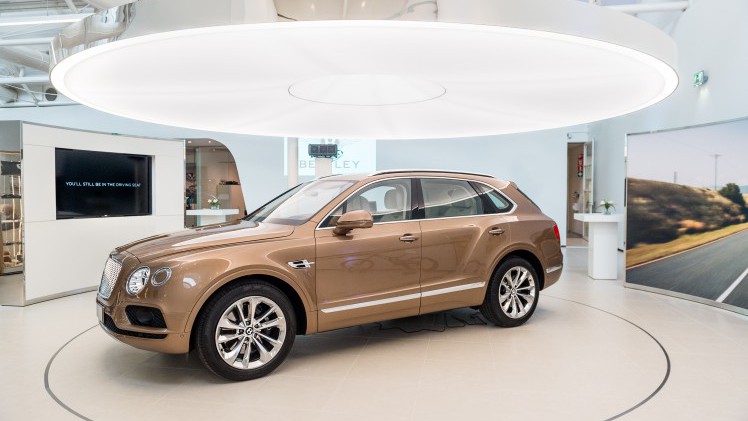 Het Koopmanshuis in Leusden vormt het vernieuwde epicentrum van drie prestigemerken: Bentley, Bugatti en Lamborghini. De drie merken vinden daar hun nieuwste showroom en belevingswereld voor klanten.