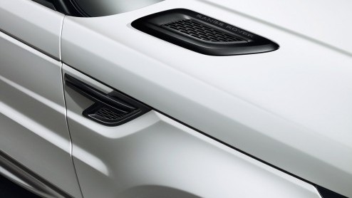 Range Rover komt met een Stealth Pack voor de Range Rover Sport. Het pakket debuteert volgende week op het Goodwood Festival of Speed en omvat een aantal specifieke in- en exterieurdetails in Satin