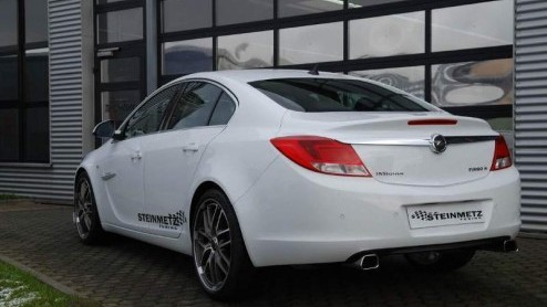 De Essen Motor Show opent dit weekend zijn deuren. Reden voor Steinmetz om een door hun beetgenomen Opel Insignia daar te presenteren. Met witte looks en een zwarte logovrij grille kun je 'm niet miss