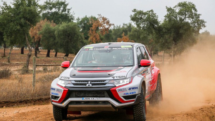 De Mitsubishi Outlander PHEV Racer nam deel aan Baja Portalegre 500 om te bewijzen dat plug-in hybride techniek ook onder zware omstandigheden zijn dienst bewijst.
