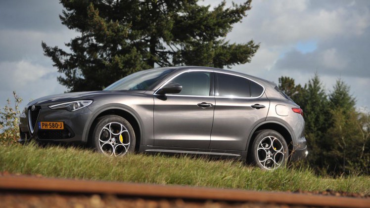 Alfa Romeo treedt met de nieuwe Stelvio het segment van premium SUV's binnen. Een auto met voldoende interieurvolume, goede prestatie bij een bescheiden gebruik.