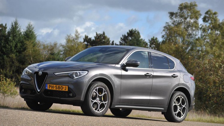 Alfa Romeo treedt met de nieuwe Stelvio het segment van premium SUV's binnen. Een auto met voldoende interieurvolume, goede prestatie bij een bescheiden gebruik.