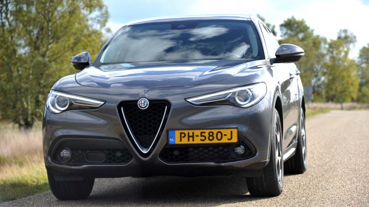 Alfa Romeo treedt met de nieuwe Stelvio het segment van premium SUV's binnen. Een auto met voldoende interieurvolume, goede prestatie bij een bescheiden gebruik.