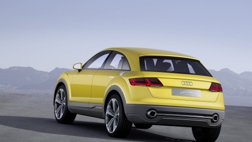 Audi TT offroad concept is een vierdeurs TT met SUV-trekjes en een plug-in hybride aandrijflijn. Bijzonder is dat de accu's inductief kunnen worden geladen. Presentatie in Peking.