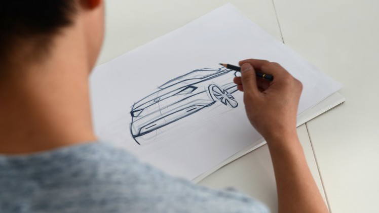 Twintig studenten van verschillende disciplines bouwen bij Skoda een Karoq Cabriolet.