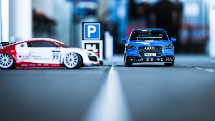Studenten van 8 universiteiten strijden om een hoofdprijs van 10.000 euro tijdens de Audi Autonomous driving Cup.