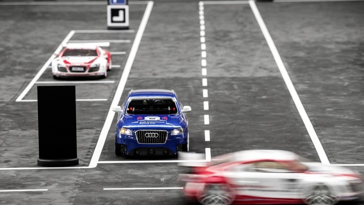 Audi organiseert Autonomous Driving Cup op 25 en 26 maart voor studententeams met een Audi Q5 op schaal 1:8. De beste zelfrijdende Q5 wordt beloond met 10.000 euro.