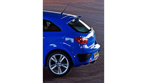 Wil je je Seat Ibiza origineel aandikken? Dat kan heel eenvoudig, met de Aerodynamic Kit, ontwikkeld door Seat Sport.