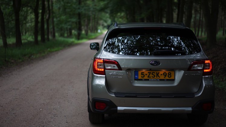 Autotest Subaru Outback 2015; Inmiddels zijn we aanbeland bij de vijfde generatie van de auto. Het recept bleef al die jaren hetzelfde, maar de nieuwe overtuigt behoorlijk.