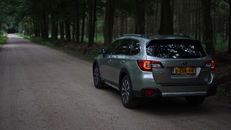 Autotest Subaru Outback 2015; Inmiddels zijn we aanbeland bij de vijfde generatie van de auto. Het recept bleef al die jaren hetzelfde, maar de nieuwe overtuigt behoorlijk.