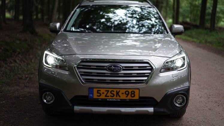 Autotest Subaru Outback 2015; Inmiddels zijn we aanbeland bij de vijfde generatie van de auto. Het recept bleef al die jaren hetzelfde, maar de nieuwe overtuigt behoorlijk.