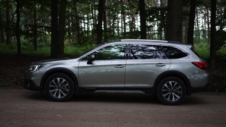 Autotest Subaru Outback 2015; Inmiddels zijn we aanbeland bij de vijfde generatie van de auto. Het recept bleef al die jaren hetzelfde, maar de nieuwe overtuigt behoorlijk.