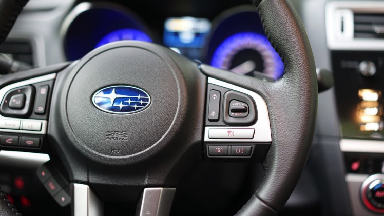 Autotest Subaru Outback 2015; Inmiddels zijn we aanbeland bij de vijfde generatie van de auto. Het recept bleef al die jaren hetzelfde, maar de nieuwe overtuigt behoorlijk.