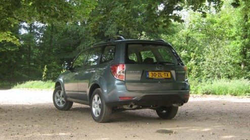 De nieuwe Subaru Forester is van zijn geloof gevallen. De Japanner werd juist van zijn cross-over look ontdaan en kreeg een echte SUV-uitstraling. Combineert deze woudganger zijn sterke punten met nie