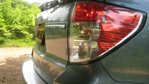 De nieuwe Subaru Forester is van zijn geloof gevallen. De Japanner werd juist van zijn cross-over look ontdaan en kreeg een echte SUV-uitstraling. Combineert deze woudganger zijn sterke punten met nie