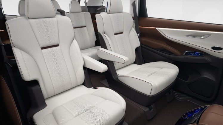 Subaru presenteert een nieuwe conceptversie van de aanstaande zevenzits SUV. Nu staat de auto echter al dichter bij de productieversie en is de definitieve naam bekend: Ascent.
